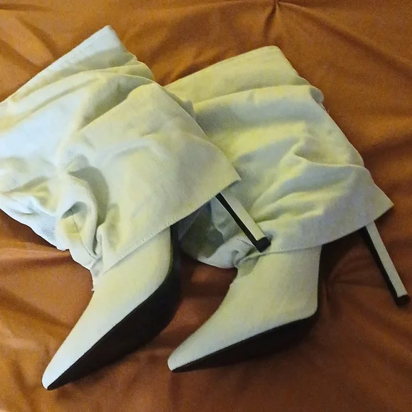 NWOT LIGHT DENIM SCRUNCH BOOTS - Picture 5 of 5